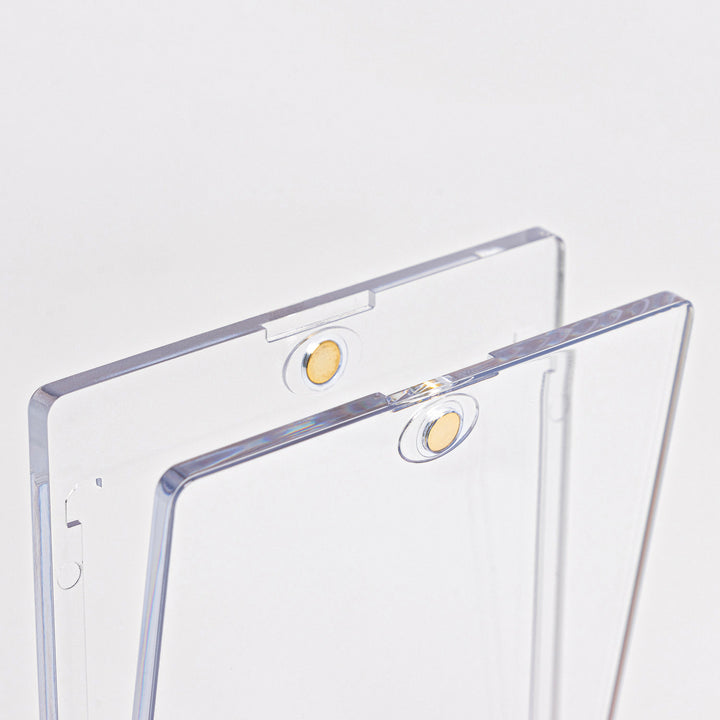 Top view of the magnetic seal of a 100 point magnetic card holder against a white background.